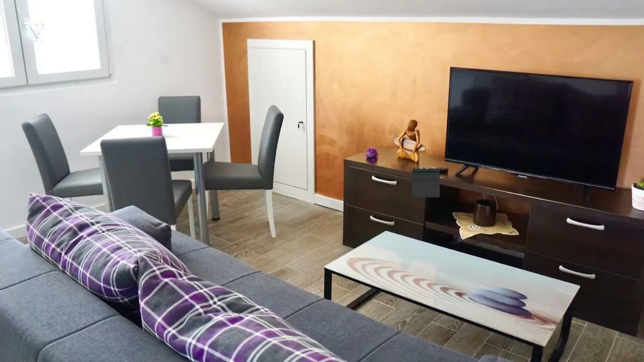 Apartment Apartman Zora Trogir