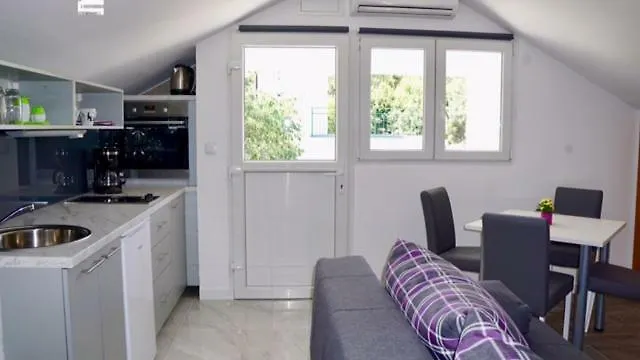 Apartman Zora Trogir Apartment